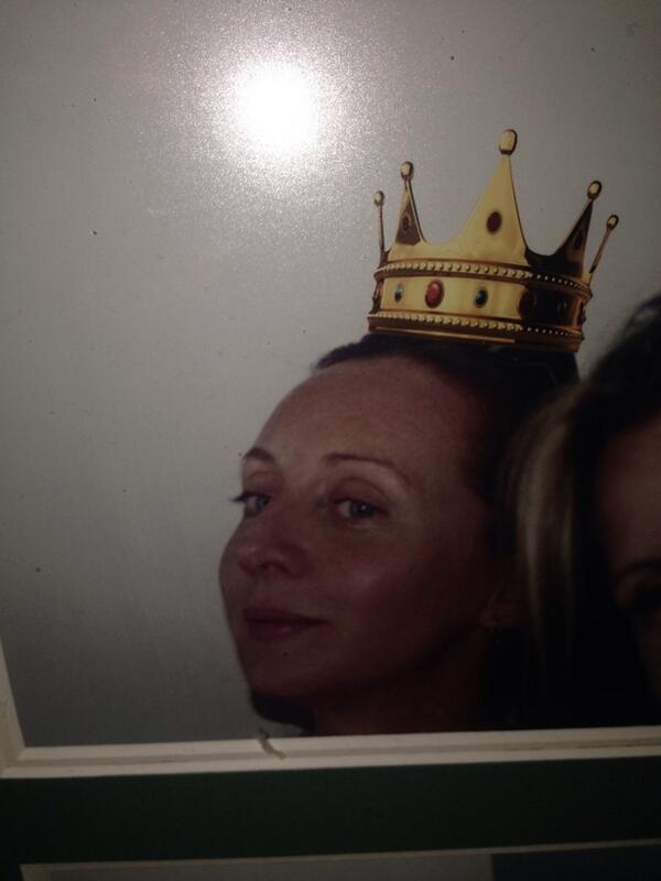 sandydworniak's tweet photo. Queen for a day! (Well it is my birthday) #timetogetdrunk http://t.co/GFFKVWQvQL