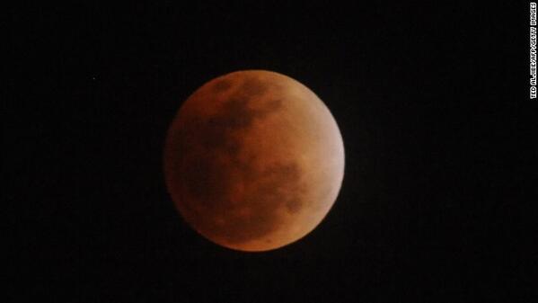 cory_aven's tweet photo. "@CNN: The 'Blood moon' will be a sight behold http://t.co/eonNfoy5R4 http://t.co/1NJ4HXrTZi" soo cool that the #bloodmoon marks Passover