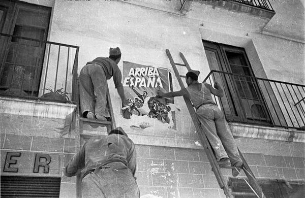 1993Hismailios's tweet photo. En el 36 ya arrancábamos mierda en las paredes http://t.co/bzQkk5dy24