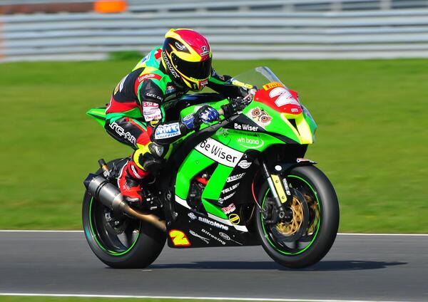 gidpod's tweet image. @JoshDayo Testing at Snetterton on the @bewiserkawasaki
