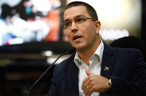 Laiguanatv's tweet photo. Arreaza le recordó a Capriles las agresiones que hizo tras la muerte de Chávez http://t.co/KuXq6WxeJB http://t.co/MgDop4UvsP ,,