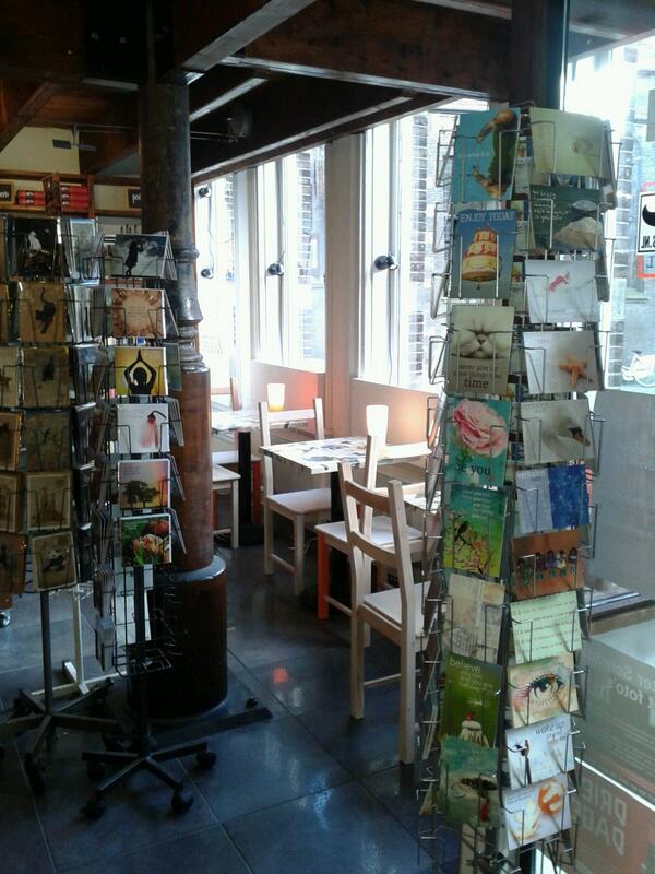 Nu ook gezellig beneden zitten met een kopje koffie bij <a href="/Rozhanitsa00/">BoekhandelRozhanitsa</a>