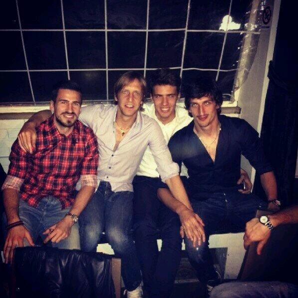 mbakic8's tweet photo. Una serata con gli amici. :) http://t.co/GVG8GthLF4