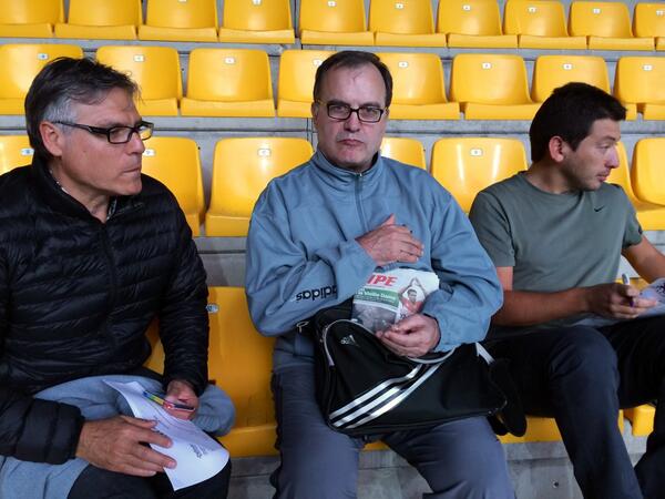MARCELO BIELSA COACH A POIGNES Bk9XxrYIMAAXmpg