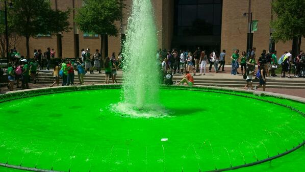 University Day! #MeanGreen #GreenFountain