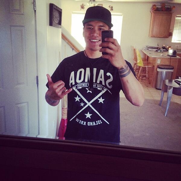 IslandKrew's tweet photo. Shout out to @RHewLen rocking his new Au shirt! #samoa Get yours here: http://t.co/yQ8GIFXJlW Happy Talofa Friday! http://t.co/OfHgop0hc4