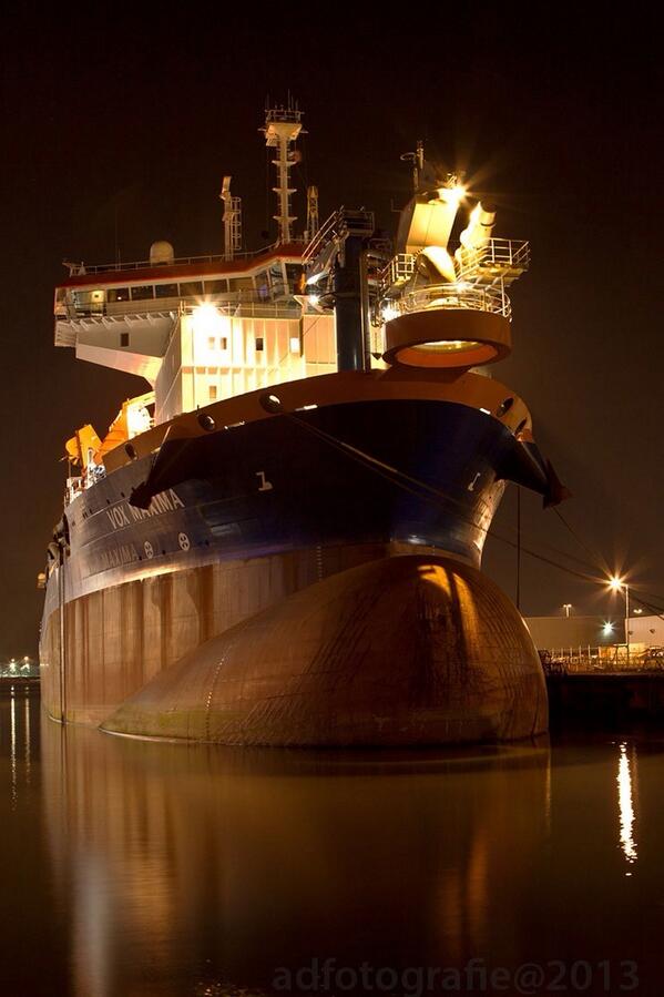 daltopper's tweet image. Nachtfotografie in de Rotterdamse haven