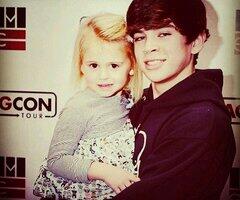 I love this pic!!! <a href="/HayesGrier/">Hayes Grier</a>