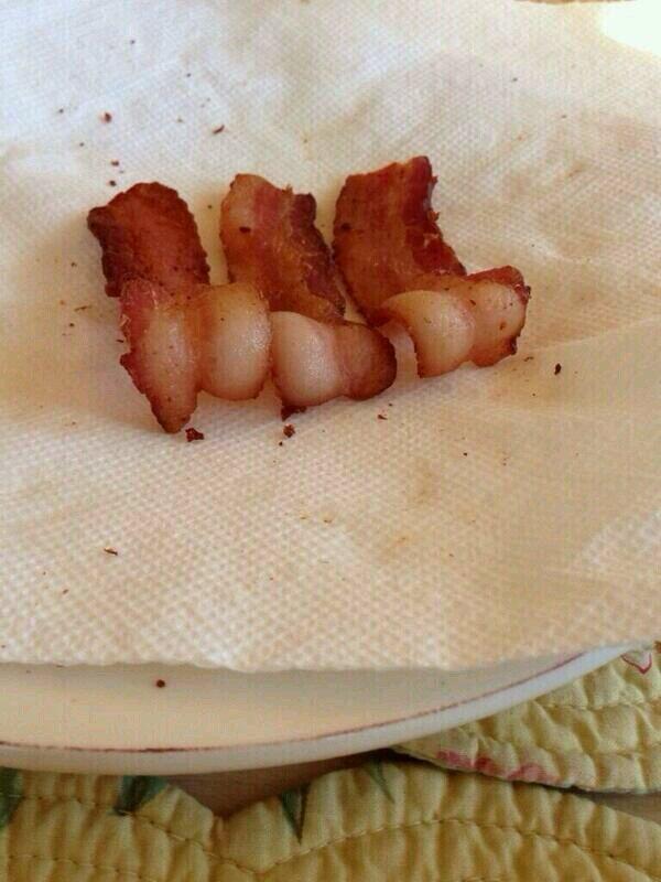 SubliminalFaces's tweet photo. RT if these pieces of bacon are sexier than you http://t.co/OWjsbhz8Np