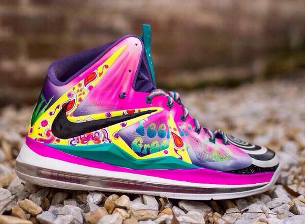 NBA_COMPARlSON's tweet photo. Rt if you wish you had these sick LeBrons http://t.co/4HDv2vhh0b