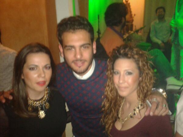 Buenisima noche de domingo <a href="/anacarrascoj/">Ana Carrasco</a> <a href="/AAlbaaz/">Alba Ruiz Galan</a> <a href="/VirgyCS/">Virginia Caro</a>  escuchando a <a href="/alvarocortes9/">Alvaro Cortes</a>