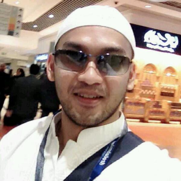 RullyAnandha's tweet photo. Bsok  pacal plng dr umroh....sngx...2 mnggu gak ktemu syg..... http://t.co/JSsnrAZfVb