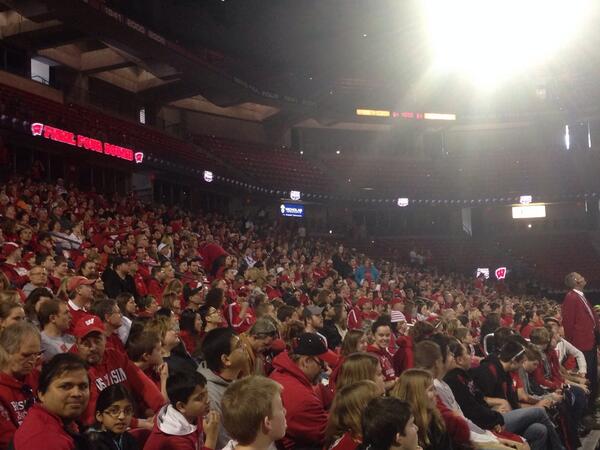 Lower level filling up, but still plenty of seats for <a href="/BadgerMBB/">Wisconsin Basketball</a> Welcome Home @ the Kohl Center! #Badgers #FinalFour