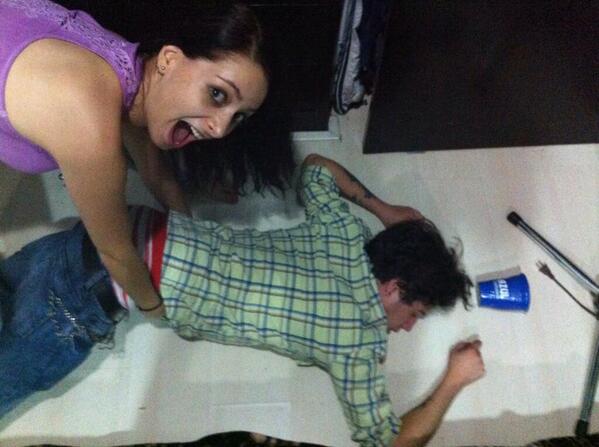 AlexxStrecci's tweet photo. No me dejan dormir :( http://t.co/FdYVU74YPO