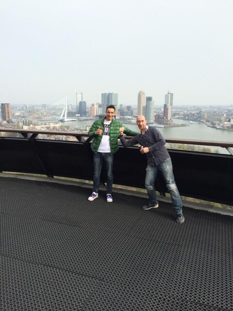 OtisJay_'s tweet photo. Weer iemand gelukkig gemaakt vandaag #fototjemetotis #euromast http://t.co/z0EyRqUxae