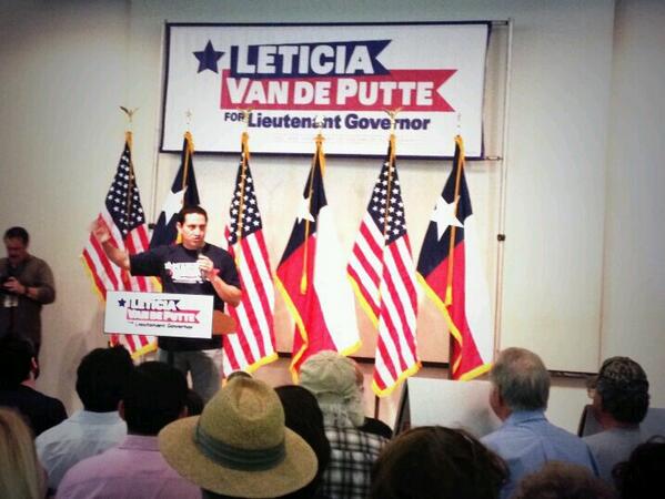 TMFtx's tweet photo. Happy to kick off @leticiavdp bus tour in San Antonio today! #LatinasRepresent #SiSePuede #Texas2014 http://t.co/3pilwBAD6m