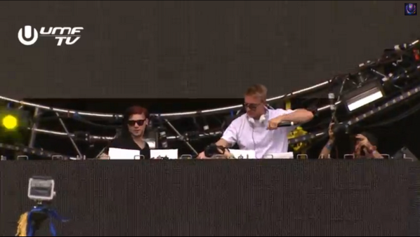 Nigu_SFS's tweet photo. #ULTRALIVE @ParkMayli SKRILLEX AL FIN!!! http://t.co/XqjhzZb4f7