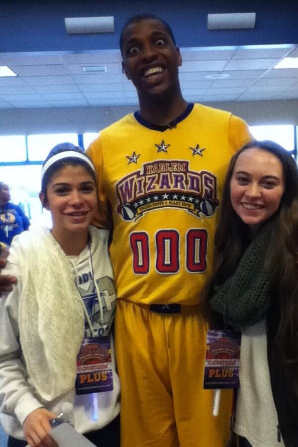 carlyschultz3's tweet photo. @HWswoop000 #slamtastic #harlemwizards #swoop http://t.co/LrqSWKX0PE