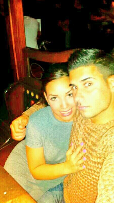 elisabethsix's tweet photo. Con mi amol...#NoPerdemosElTiempo http://t.co/a4jcwaOhfA
