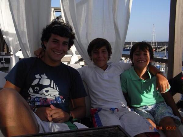 apuraisimo's tweet photo. @gonzalo_gude aunque sea antiguo lo acabo de ver y me ha encantado y ya mismo me volvéis a tener ahí. Os quierooooo http://t.co/ruapF7znao
