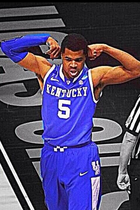 tpeer's tweet image. Carrying 2 concealed guns is illegal in Michigan.   #BBN   #WinItForWillie