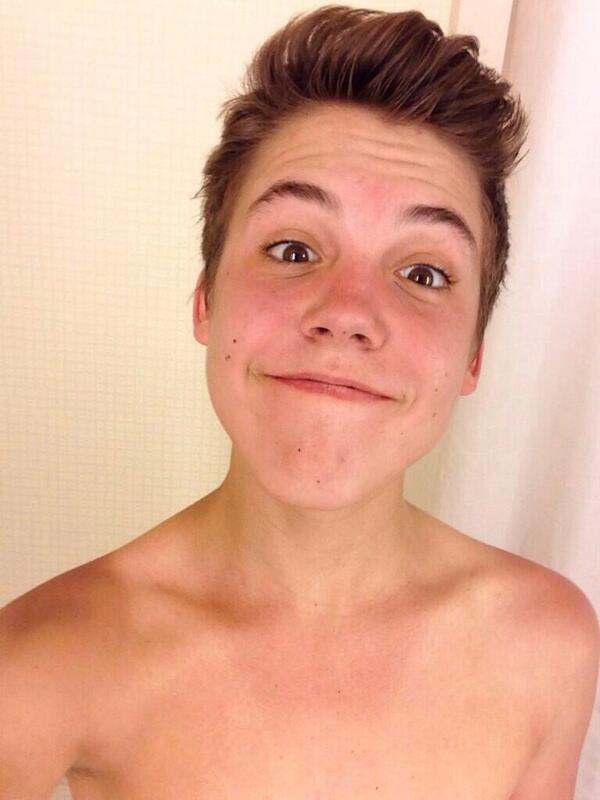 YoutuberHottest's tweet photo. retweet if you think Matt Espinosa is the hottest youtuber! http://t.co/CDWVrGxpIx