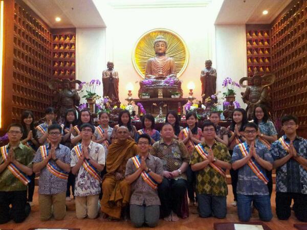KMBVD's tweet photo. Pelantikan Pengurus Keluarga Mahasiswa Buddhis Viriya Dhamma Periode XII, Tahun Kepengurusan 2014 - 2015 http://t.co/wjygUDNrIn