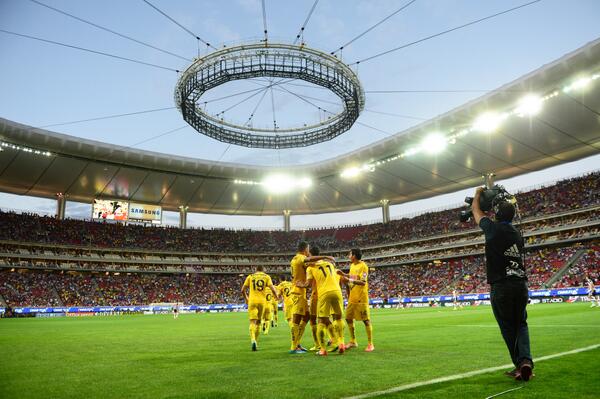 ClubAmerica's tweet photo. Finaliza el Clásico Nacional @Chivas 0-4 @CF_America #ElClasicoEsDeAmérica http://t.co/nSgH07Ph8K