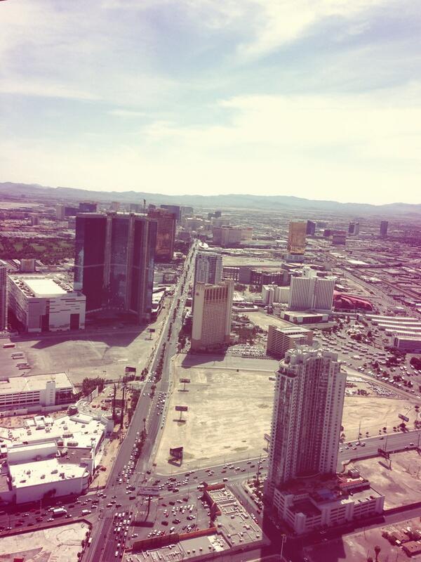 fellaaay's tweet photo. What a view! #vegas #thestrip #stratosphere http://t.co/yyItLG3HQE