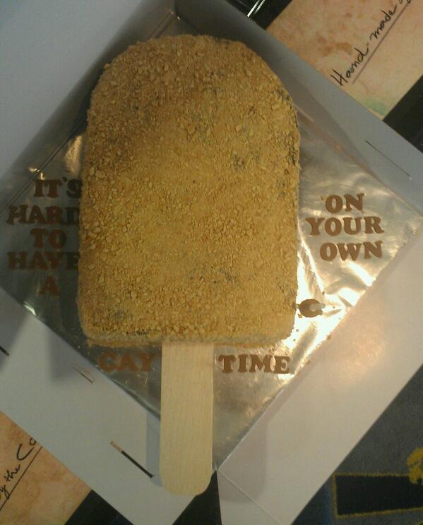 Golden Gaytime Cake <a href="/mycakedeco/">Cake Decorating</a> <a href="/mycakeschool/">MyCakeSchool.com</a> <a href="/Cake_Angels/">Cake Angels 🍰</a> <a href="/moadalamry/">cake</a> #streetsicecream #icecream #goldengaytime