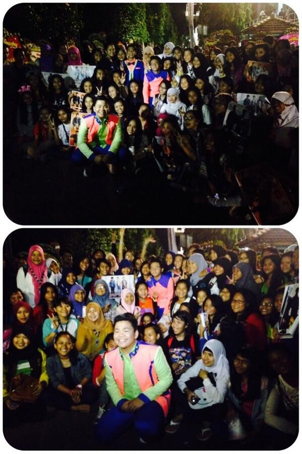 COmatesUnity's tweet photo. @CJRisCJR &amp; COmate semalam nih. Selalu Down To earth. Makin sayang mereka!💜 cc: @dinidinda http://t.co/MVmuGTIS5Y