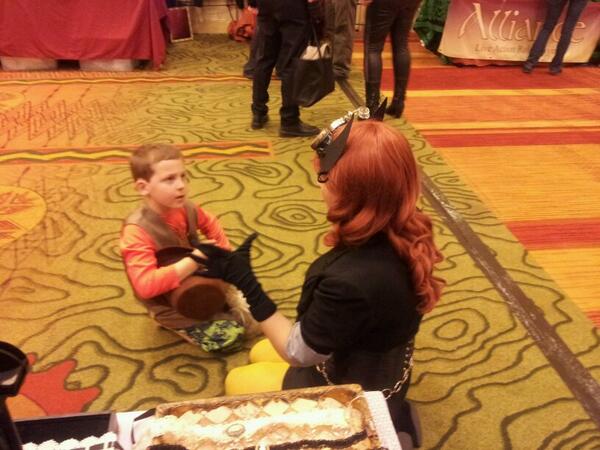 ScarletSeams's tweet photo. Take one steampunk Batgirl, add a young Oracle fan and you get awesome- great cosplayer and kid at #AnomalyCon http://t.co/bNYrUH80Kk