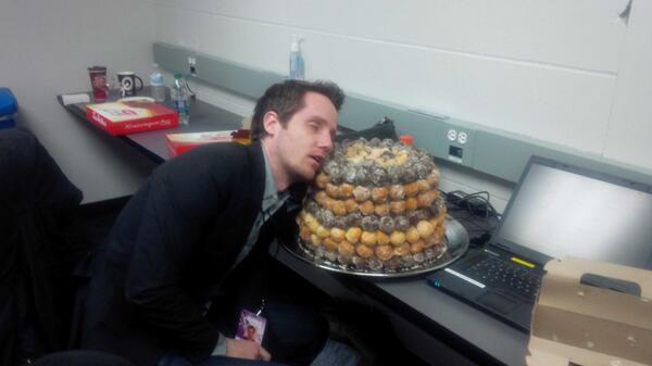 MorleyNirenberg's tweet photo. It's an #etalkJunos Timbit Coma for @RTovershare #SweetDreams Cc: @TielleB @sweetvalleyshi @Ruperson http://t.co/7UxHxuQFKV