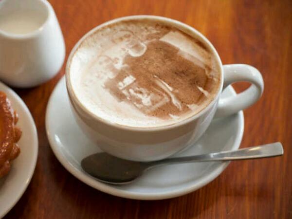 Wuiiihh keren pak RT @FajarBALADEWA29: Dikirimin teman foto editan w/ om <a href="/wawantmg/">ariem christiawan</a> haha thanks kawan <a href="/arthak20/">Ade Artha N</a>