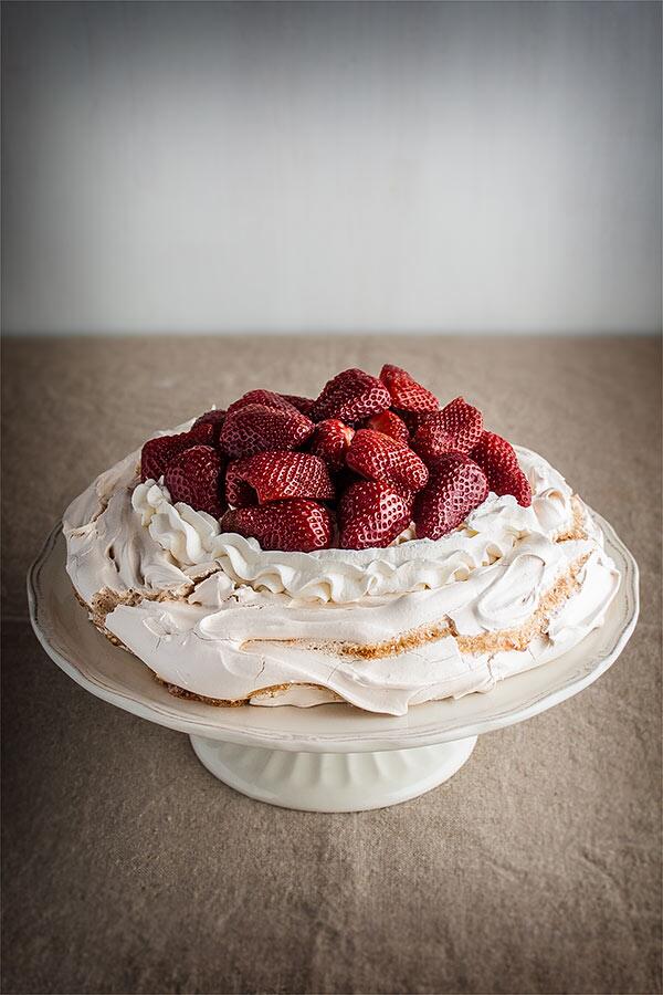 marialunarillos's tweet photo. ¡Buenos días! Empezamos la semana con esta propuesta de receta de pavlova de fresas :) http://t.co/bok3u1JUAR http://t.co/VFHkDnMFzQ