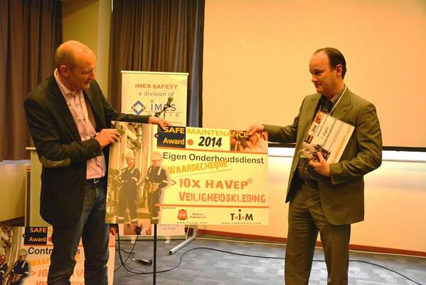 SafeMaintenance's tweet photo. 27-03-2014 #Maintenance2014: in 'close call' wint #Norbord Genk #SafeMaintenance Award 2014 van  #Nyrstar BE. Hulde! http://t.co/50tQXwIs56