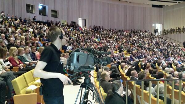 Innovation_KI's tweet photo. Huge audience when @BillGates visits @karolinskainst and talks about how #innovation can end poverty. #StoptheMyth http://t.co/D756SEtFiz