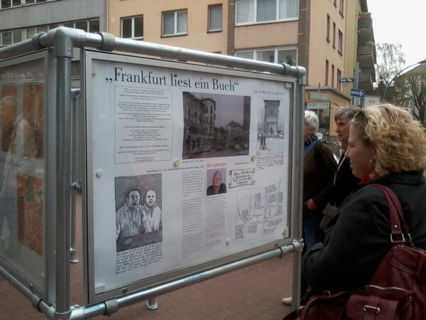 Ab heute: Die Freilichtausstellung an der Ecke Oeder-/Bornwiesenweg zur Geschichte des Nordends von J. Harraschain.