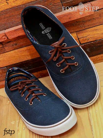 simmysL's tweet photo. "@KrazCloth: FTSP Santiago Navy size 40-45 IDR 230 MINAT? CEK BIO http://t.co/cvLL9DRzZO"