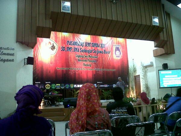 rinimutia11's tweet photo. Nuju nonton @PSSXIII hehehe :D http://t.co/AI5VYKOKBV