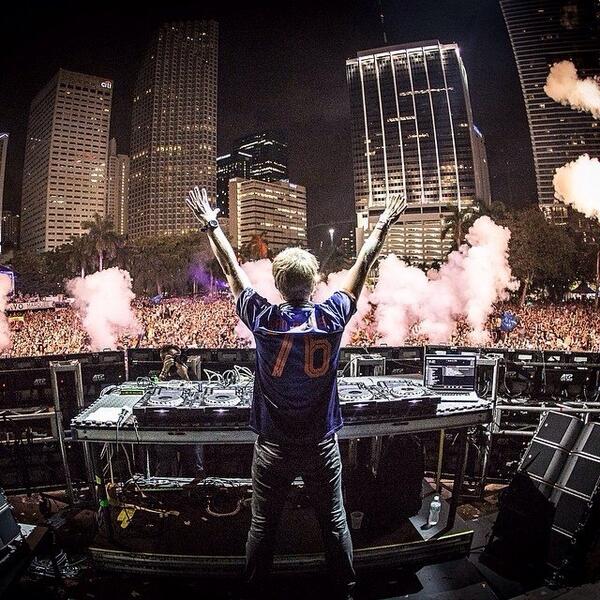 IntenseArmin's tweet photo. #ASOT650US http://t.co/EbbkSmD2rP