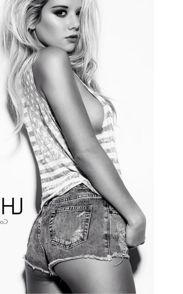 TaylorTranckle's tweet image. Happy #NutsMagicMonday @nuts_official 🌹😘