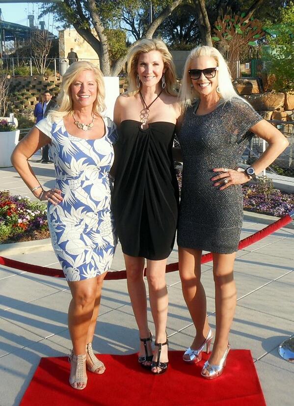 txbarbydoll's tweet photo. Our little piece of the #RedCarpet #WarofWings http://t.co/GSPr8Erev2