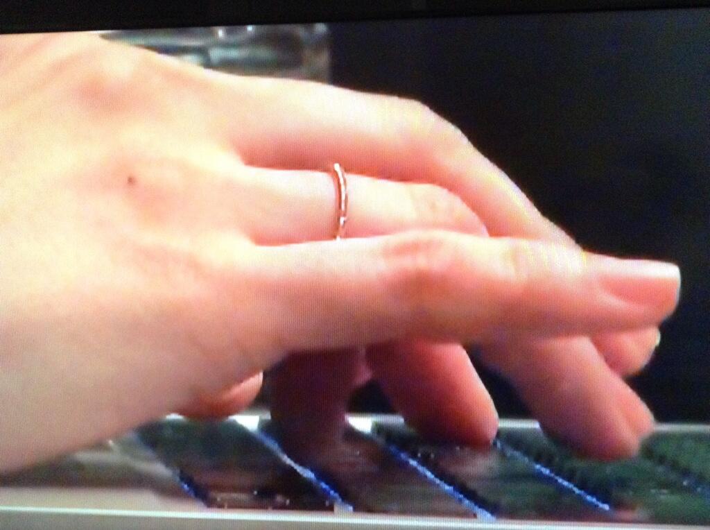 永遠はキム西にhit The Cardio 今日は坂本真綾さんの誕生日だから鈴との結婚指輪のお写真載せちゃう 艸 手も美しいです 坂本真綾シンガーソングライターより 坂本真綾生誕祭 鈴村夫妻 Http T Co Myt0xi2jxf Twitter