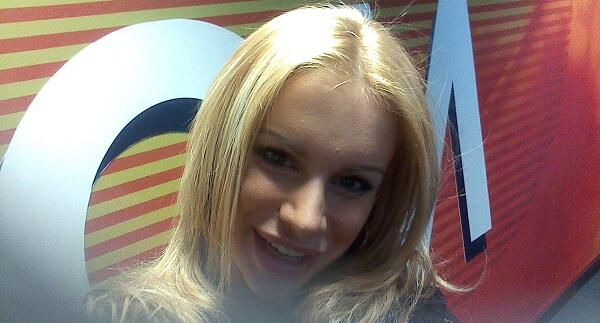 MedInfinityIT's tweet photo. Il #Selfie di #Veronicagf, la seconda eliminata della #casa del #GF13. (via http://t.co/ZnEWeuMweE) @GrandeFratello http://t.co/TyRVFmWvVt