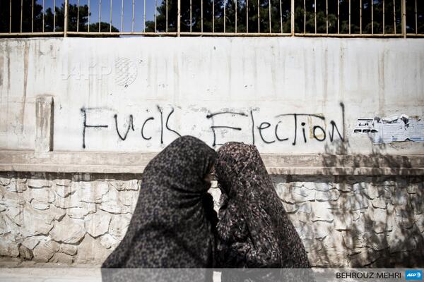 Graffiti à Herat contre la tenue des élections présidentielles en #Afghanistan  #AFP