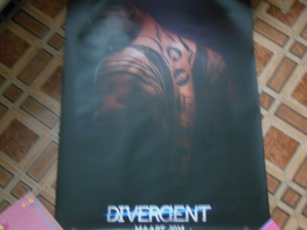 xBookswithJay's tweet image. RT and Favorite to enter this giveaway. You can win a FOUR poster #Divergent