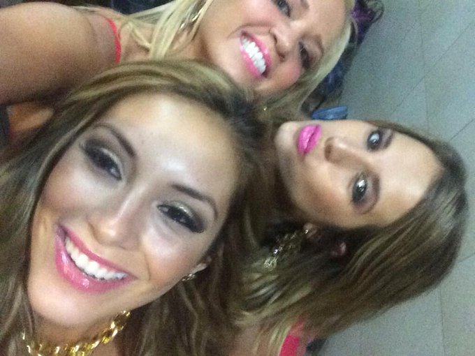 Trabajando felices! http://t.co/v3ZtJcTmIb<a href="/tag/style"class="tags"><span>#style</span></a><a href="/tag/loca"class="tags"><span>#loca</span></a>