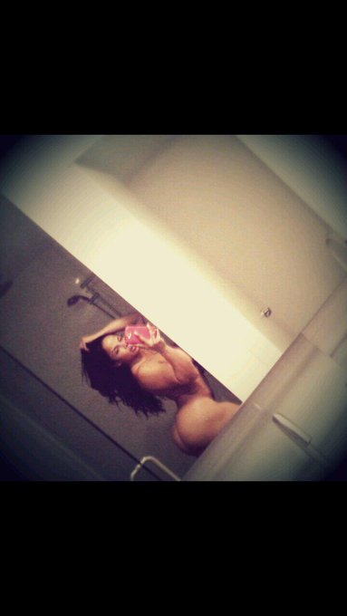 Had to repost I love this pic&hearts;Happy Monday :)))) http://t.co/vs3P1Y0MNf<a href="/tag/fun"class="tags"><span>#fun</span></a><a href="/tag/sexypic"class="tags"><span>#sexypic</span></a>