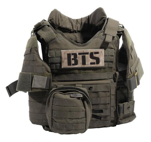 bts_bighit's tweet photo. 방탄조끼 오피셜봇입니다. 해외 구매대행부터 도매까지 하고 있습니다. 흉흉한 요즘 방탄조끼 하나 구매를 적극 추천드립니다. #대량구매환영 #멘션으로문의가능 #AprilFool http://t.co/dtiif8zFJs